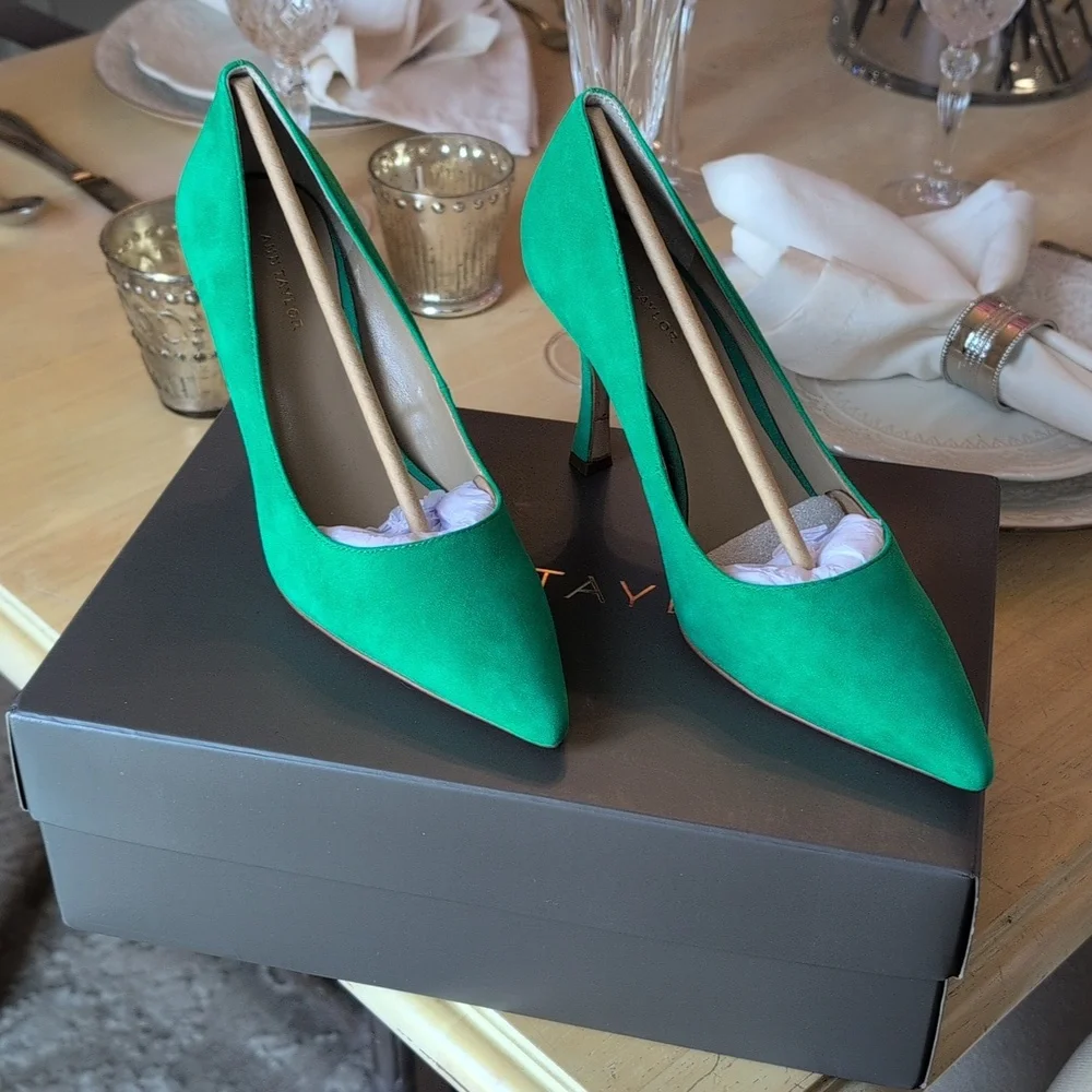 🎉SALE🎉 Host Pick 🎉 👠ANN TAYLOR MILA SUEDE PUMP - BRIGHT JADE 👠 - Picture 2 of 9